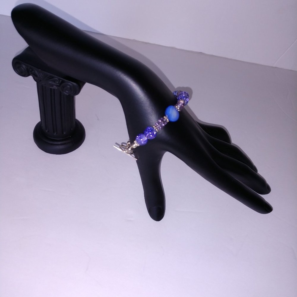 Purple Beaded Bracelet with Periwinkle Shells Handmade 7.5 Inches - Picture 11 of 16